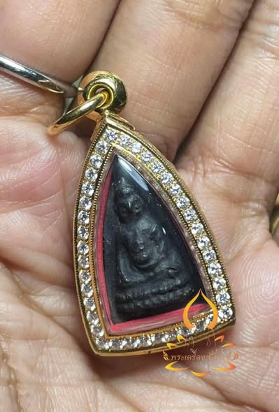 พระพุทโธน้อยคุณแม่บุญเรือน เนื้อใบลานพิมพ์เล็กคอเนื้อเกิน